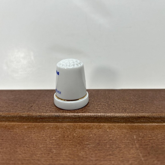 Vintage Baton Rouge Louisiana State‎ Outline White & Blue Porcelain Thimble - Picture 3 of 5